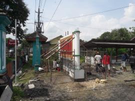 PEMASANGAN PAPAN NAMA BARU DI KALURAHAN BANDUNG