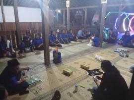 Pertemuan Warga RT 04 Digelar Di lembah Desa Pulutan