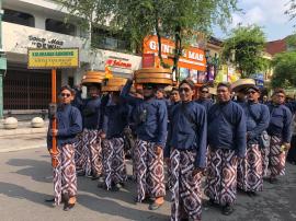 KIRAB PAMONG SE DIY SEMARAKKAN PERINGATAN 80 TAHU. SRI SULTAN HAMENGKUBUWONO X