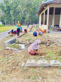 Giat Kebersihan Lingkungan Jelang Rasulan